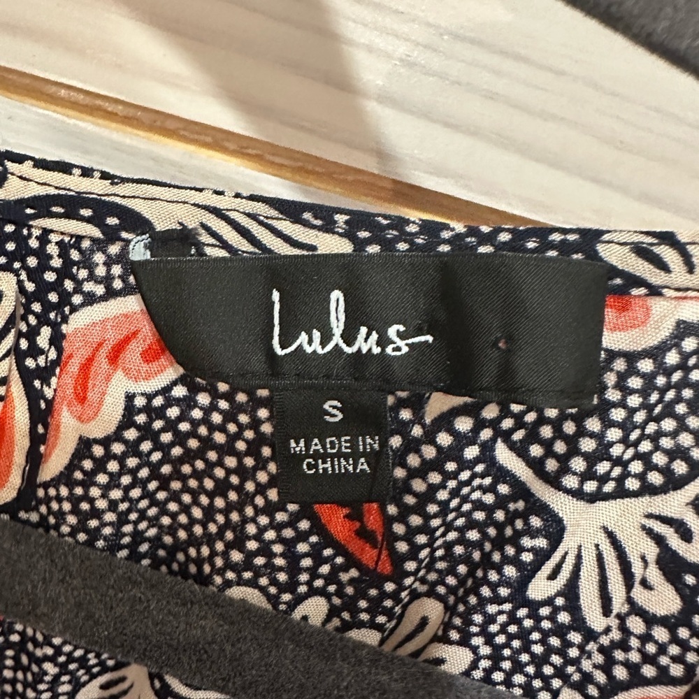 Lulu's Red and Navy Flowy Romper - Picture 7 of 9